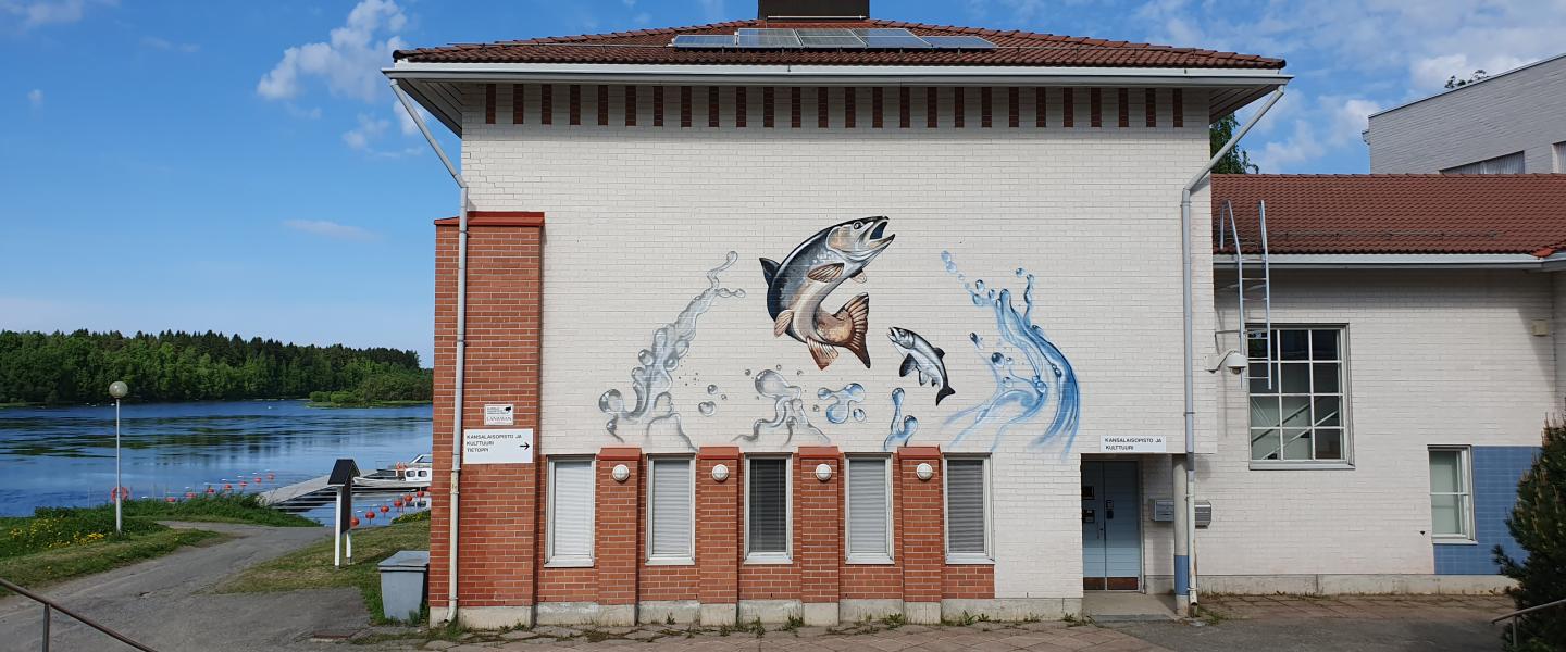 Iin kirjaston seinämaalaus 2024