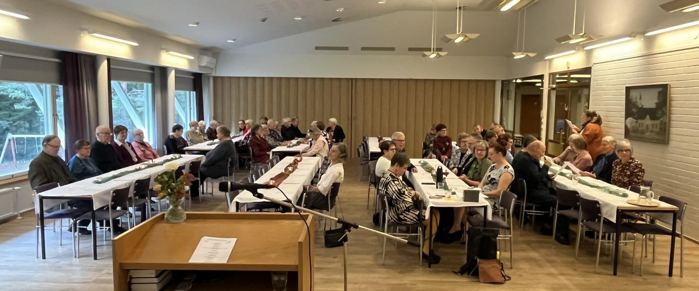 Vanhusten juhlan yleisö 6.10.-25